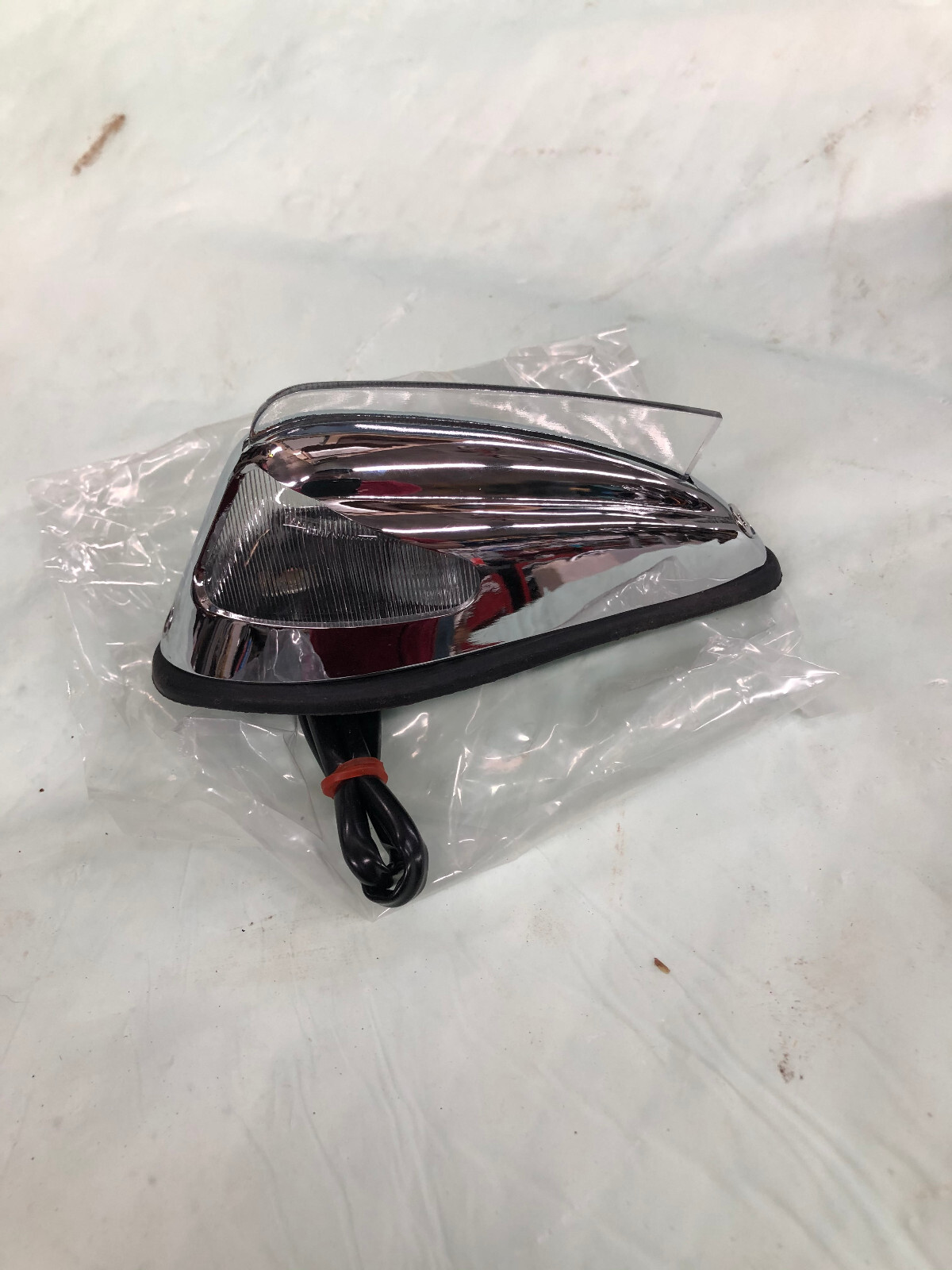 KS MOTORCYCLE CHROME FENDER LIGHT WITH CLEAR FIN AND LENS 25