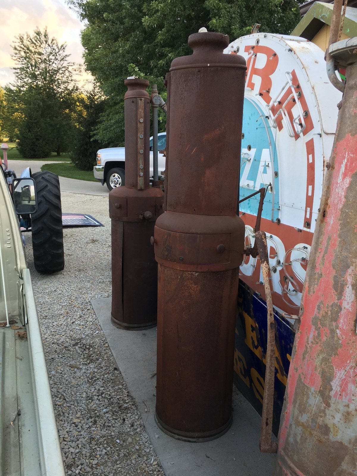 PAIR (2) ORIGINAL Early PRE VISIBLE G&B Blind 5 Gallon GAS PUMP Oil OLD STATION