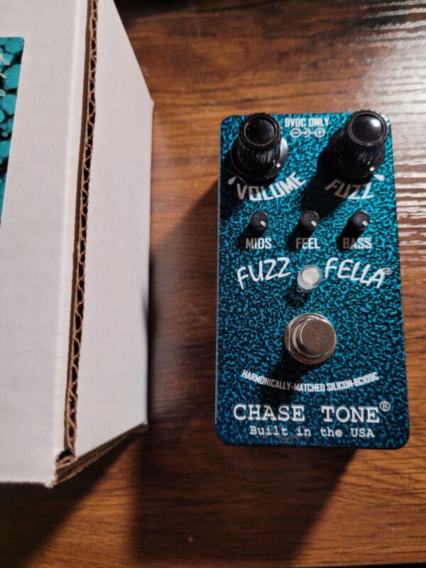 Chase Tone Fuzz Fella BC109C teal guitar effect pedal fuzz face silicon