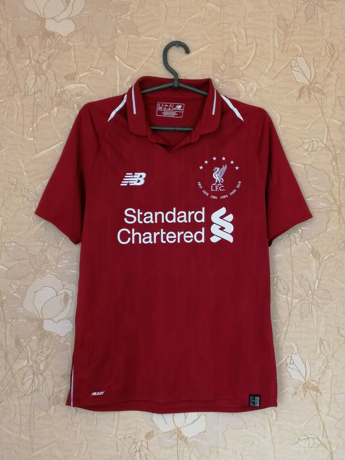 Liverpool 2018 - 2019 home shirt jersey 6 time Champions Liverpool 2018 - 2019 home shirt jersey 6 time Champions