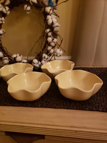 4 Gail Pittman Southern Living Hospitality Butter Yellow Scalloped Cereal Bowls