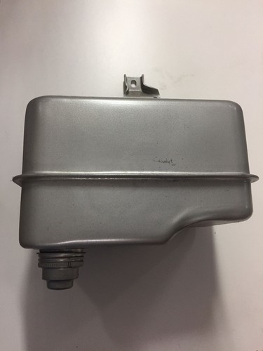 297600 Briggs & Stratton Fuel Tank NOS alt 494592