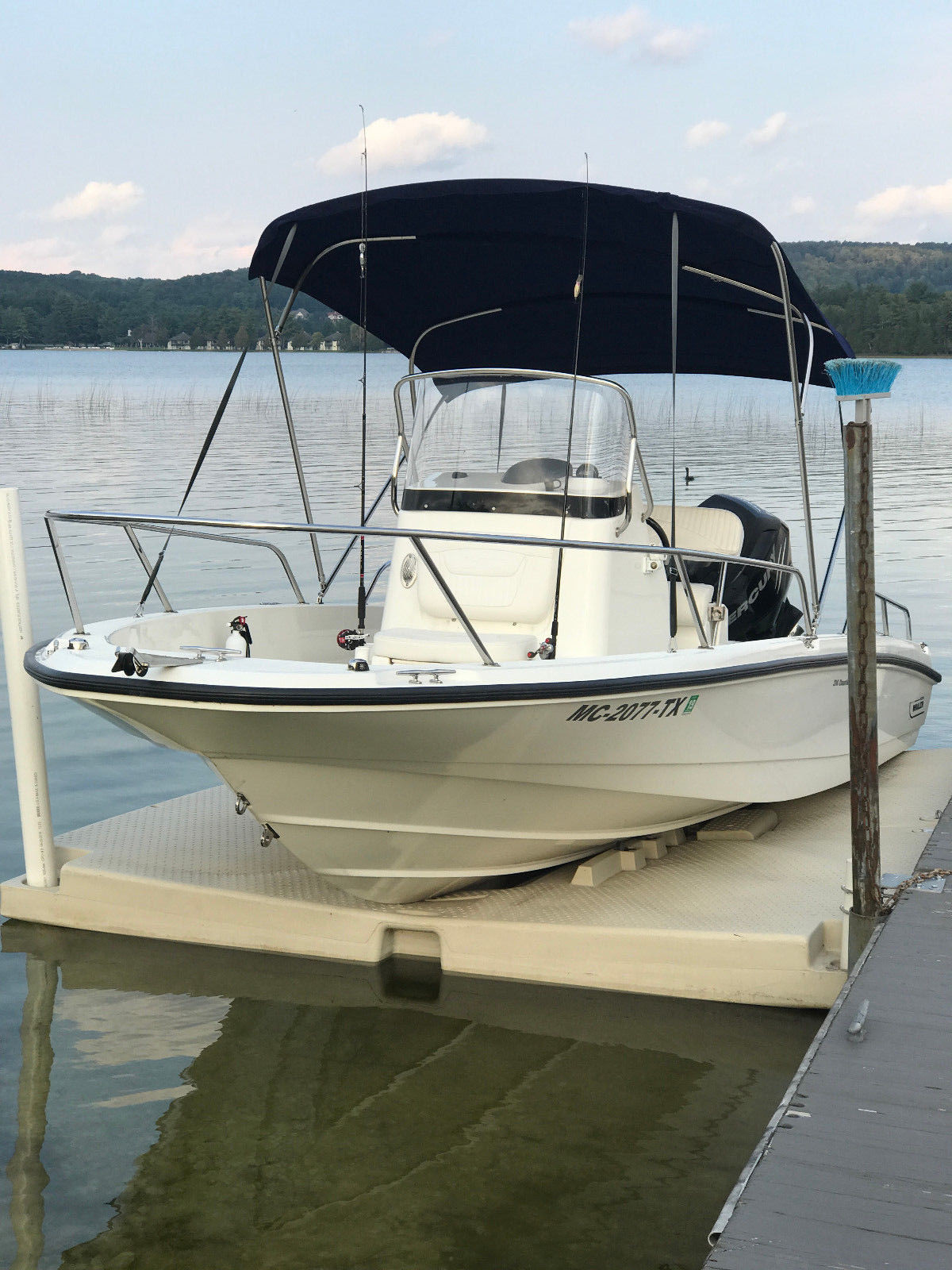2013 Boston Whaler Dauntless 200 fishing/pleasure boat
