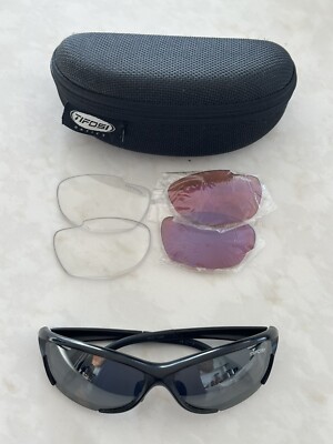 Tifosi Kilo Sunglasses Blackout Smoke Polarized+ 2 pairs of extra lenses+Case.