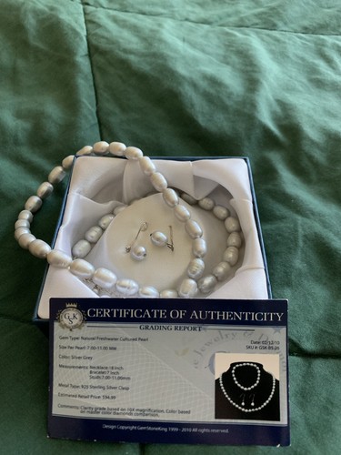 Natural Freshwater Cultures Pearl Necklace And Earrings