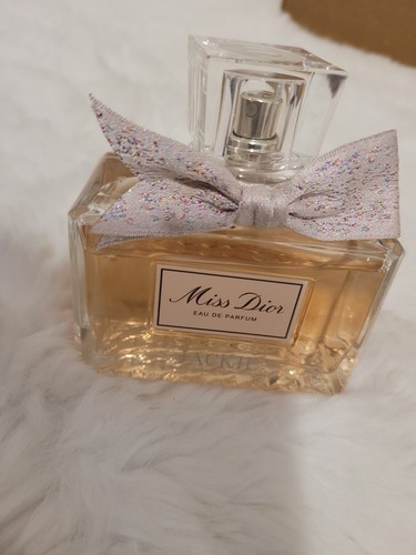 Miss Dior Eau de Parfum リボン付き Miss Dior: the Dior Eau de Parfum with a Couture Bow | DIOR US