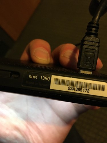 Garmin Bundle nuvi 1390 Automotive Mountable GPS Unit Good Cond Bundle