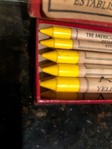 VINTAGE  1960S AMERICAN OLD FAITHFUL CRAYONS 143 YELLOW 9 UNUSED  IN BOX 1 USED