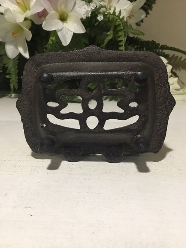 VINTAGE CAST IRON SOAP DISH PIG 3.5”W X 5.0”T Great Condition