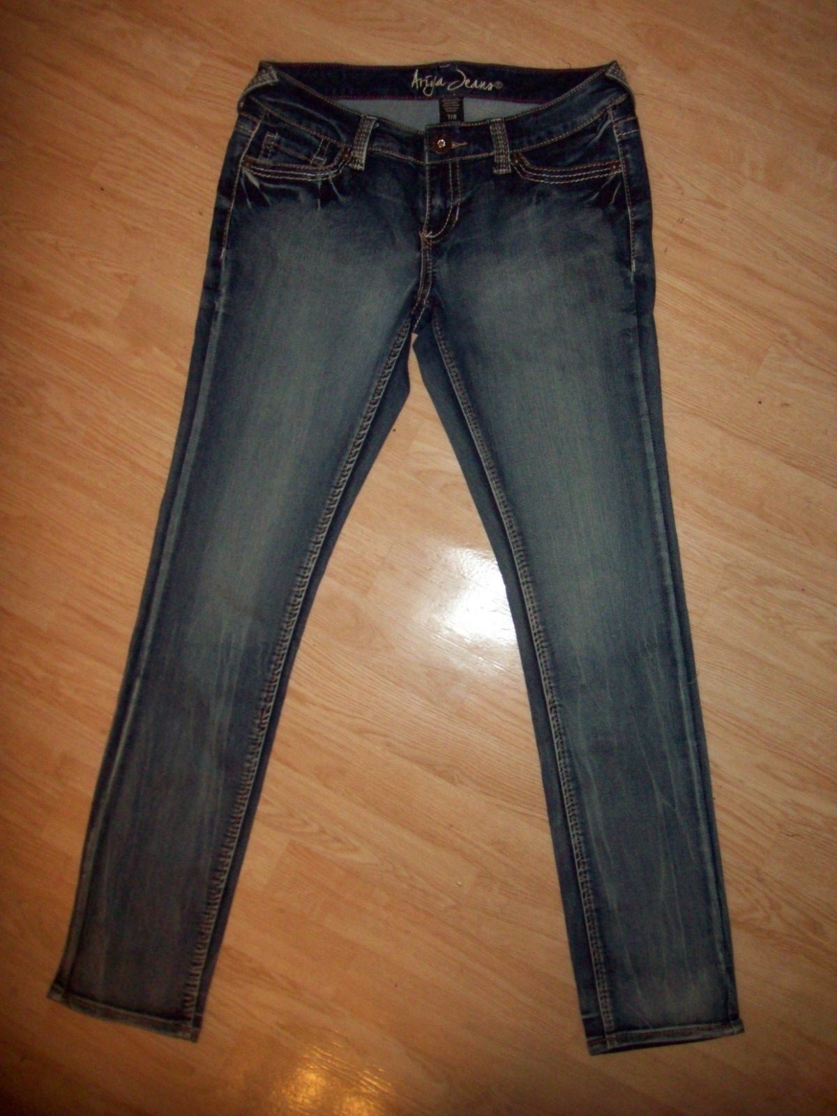 3 PAIRS OF MISSES JEANS AND A PAIR OF CAPRIS~ALL SIZE 7/8~ARIYA AND AEROPOSTALE