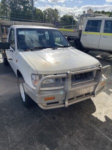 Nissan navara 2000