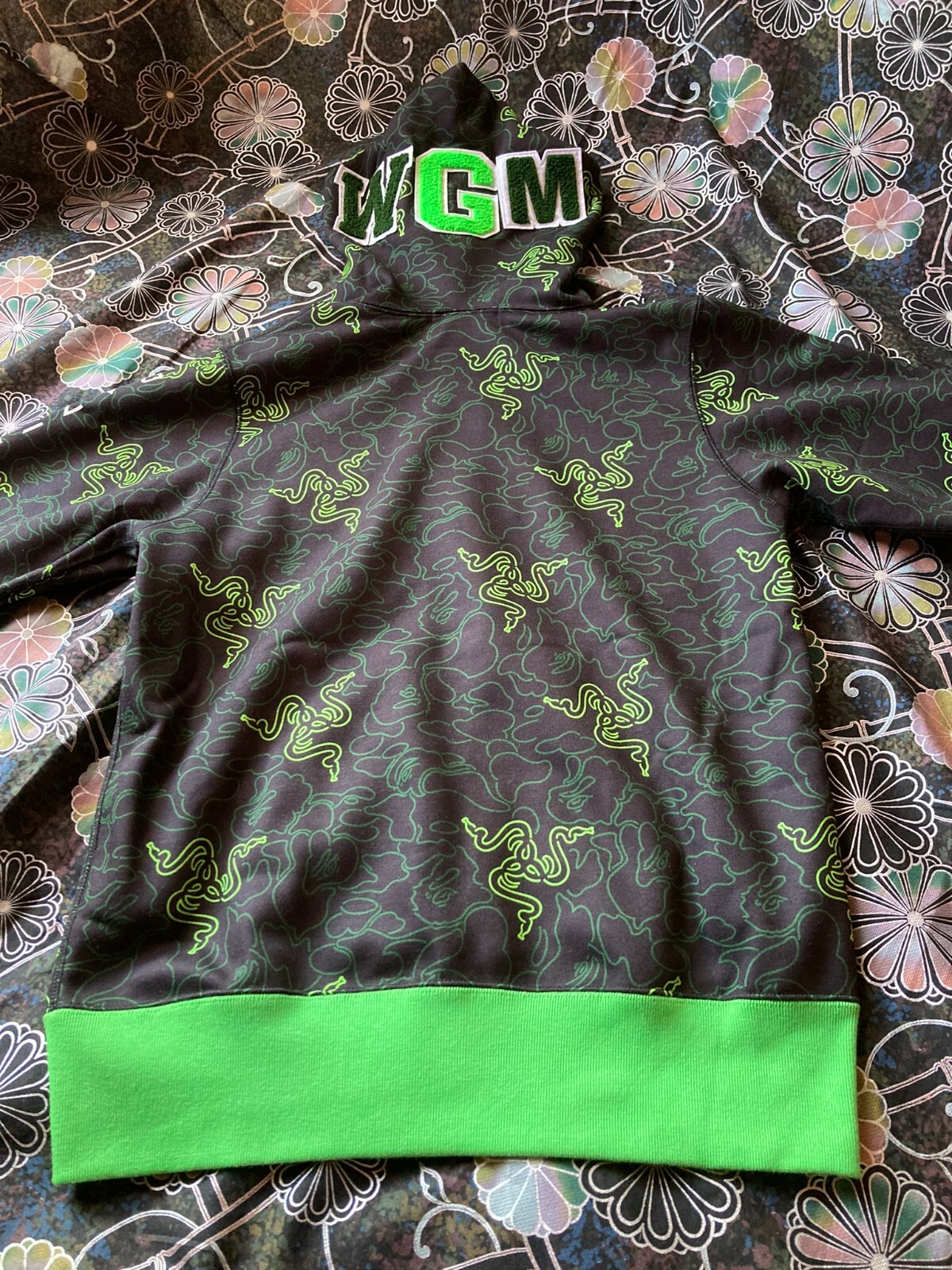 A BATHING APE A BATHING APE X RAZER NEON CAMO SHARK FULL ZIP HOODIE "GREEN" SIZE 2XL BAPE