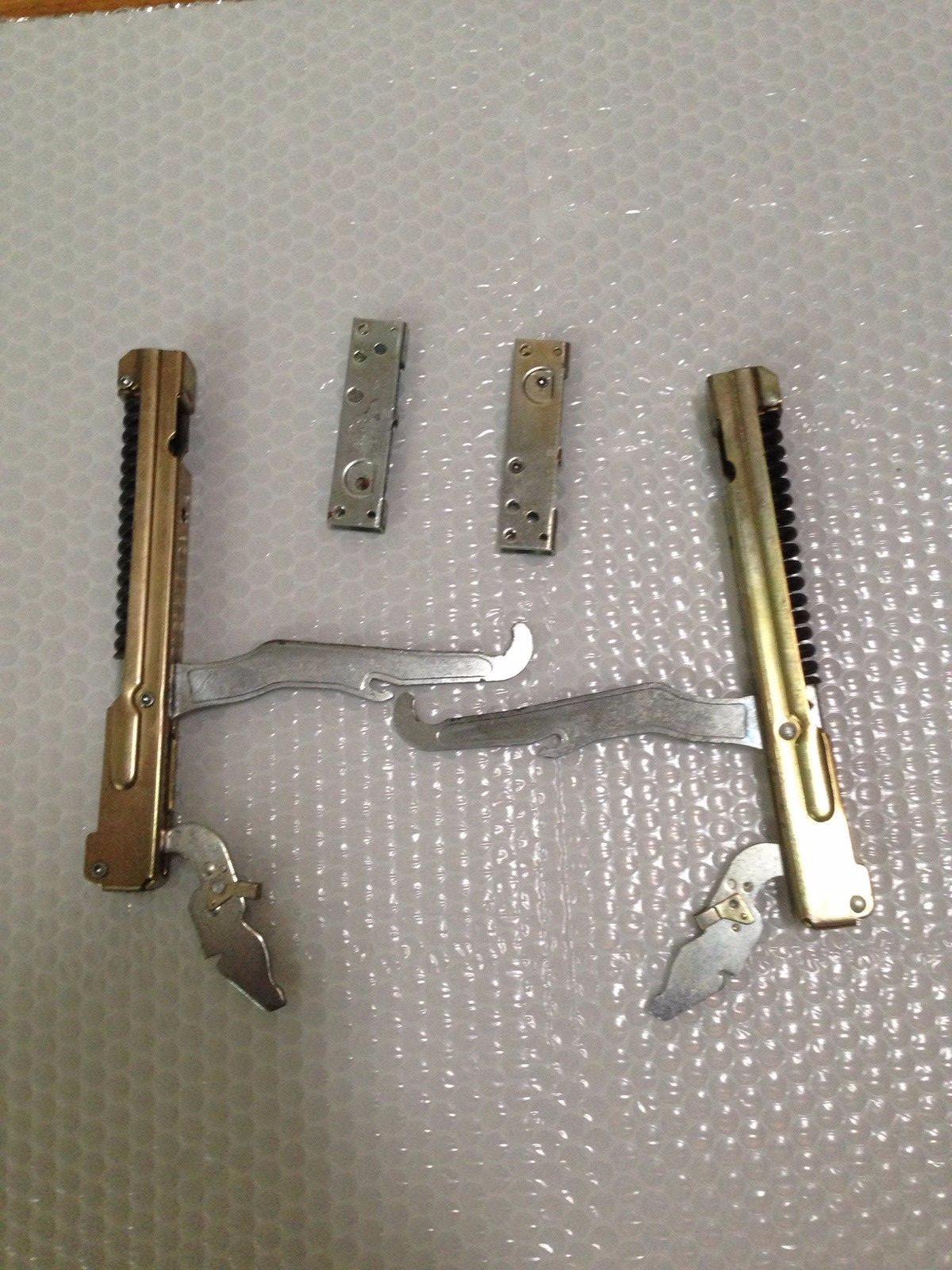 DACOR HINGES AND HINGE RECEPTACLES FROM RSD30 RANGE 82508 701034