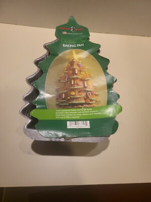 Nordic Ware Christmas Tree Baking Pan, Light Cast Aluminum, Desert Kitchen Tool