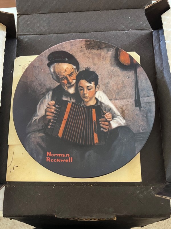Authentic Norman Rockwell plate "The Music Maker" 1981 limited edition