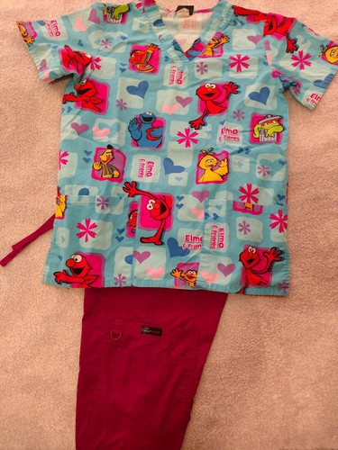 Lot of 6 Womens scrubs Sets, size small