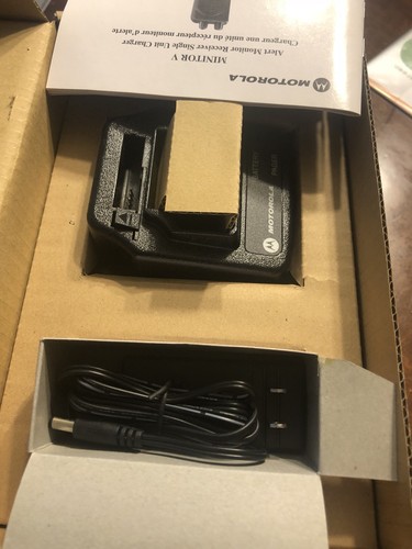 NEW*OEM MOTOROLA MINITOR V PAGER CHARGER RLN5703C RLN5703 MINITOR 5 FIRE-EMS-VFD