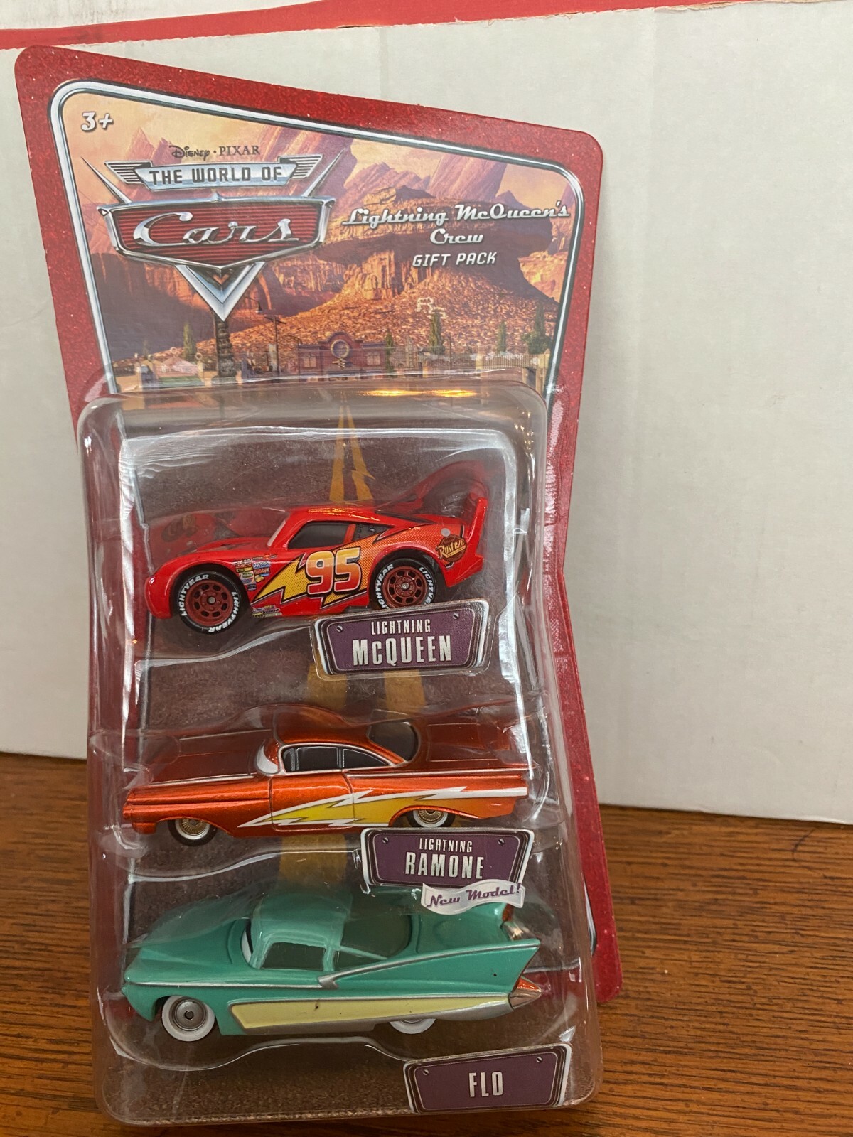 盛合せ　Lightning McQueen トレーラーとミニカーセット トミカ Lightning McQueen トレーラーセット - メルカリ