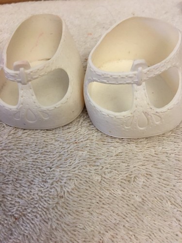 2 PAIR VINTAGE CABBAGE PATCH SHOES WHITE AND PURPLE