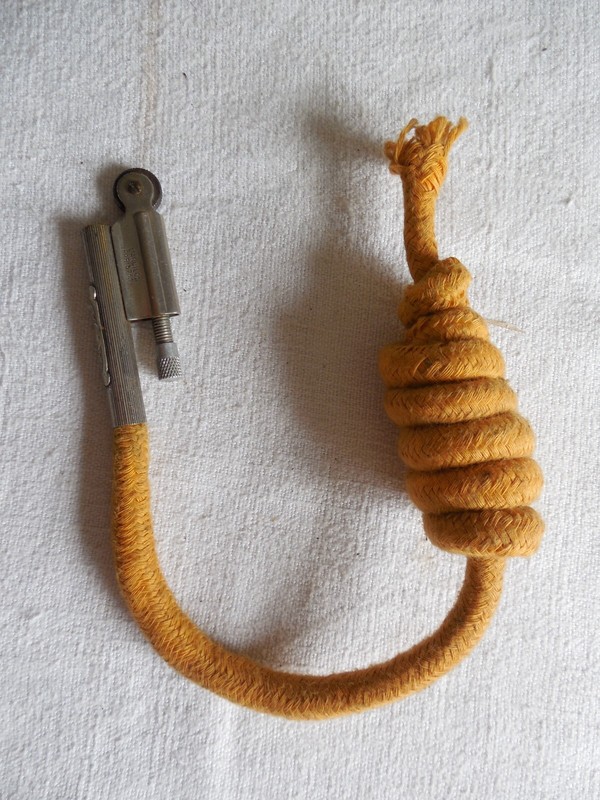 Ancien Briquet A Amadou L'Aquilon