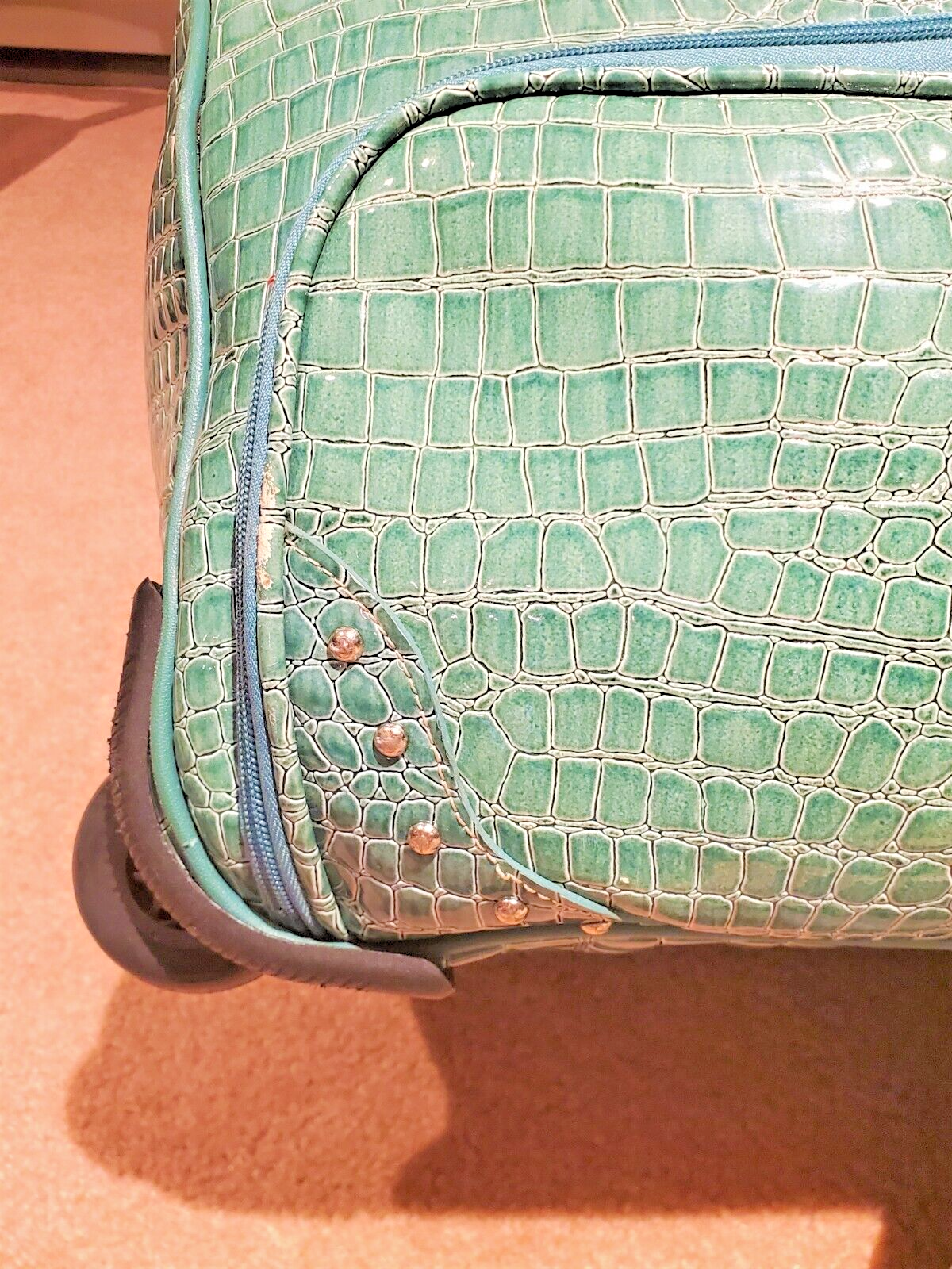 Kathy Van Zeeland Carry-On Wheeled Luggage Croco Vinyl Seafoam Aqua 22" Duffle