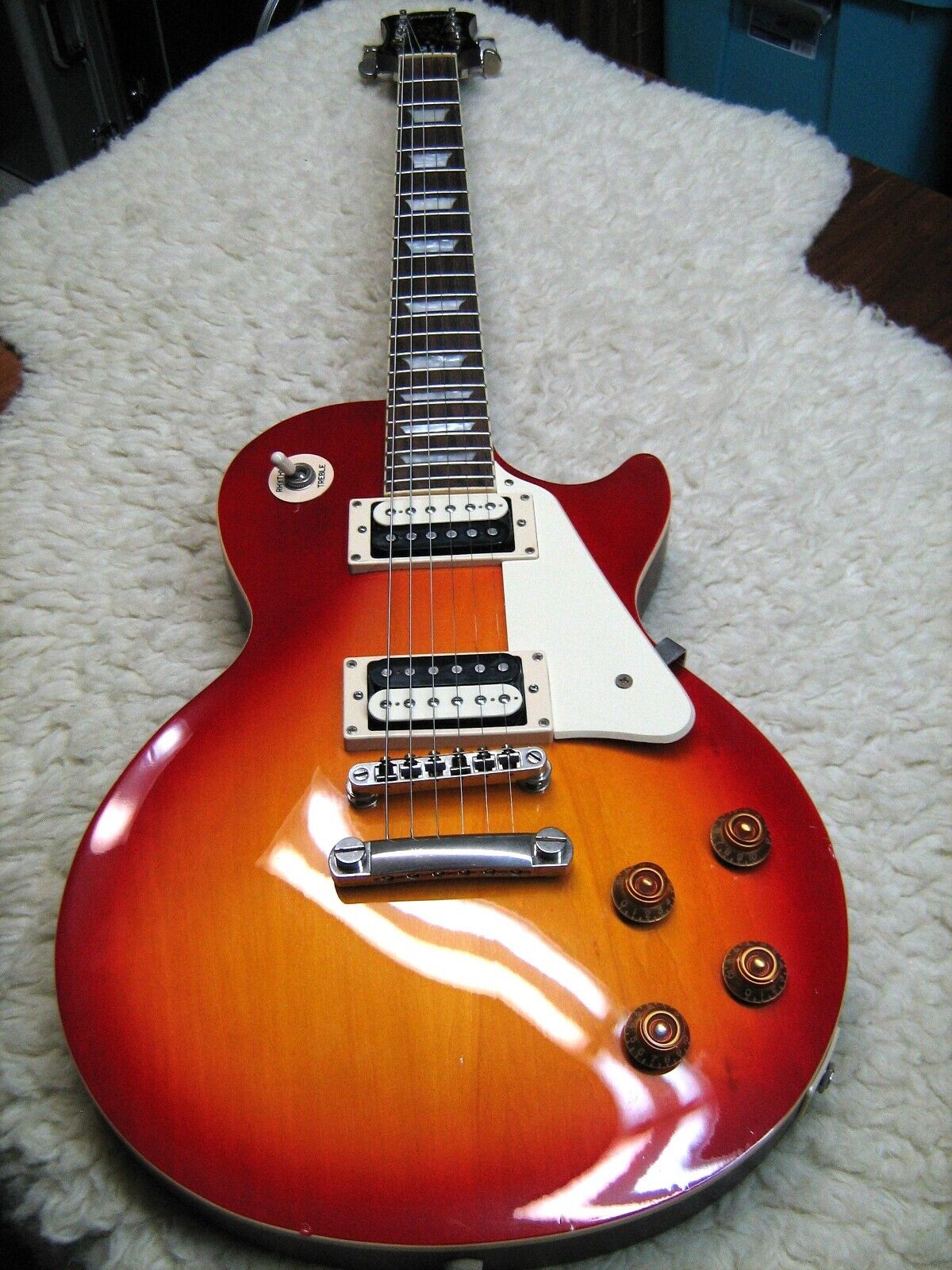Epiphone 2010 Les Paul Traditional Pro Ltd Ed Cherry Burst w Epiphone 2010 Les Paul Traditional Pro Ltd Ed Cherry Burst w