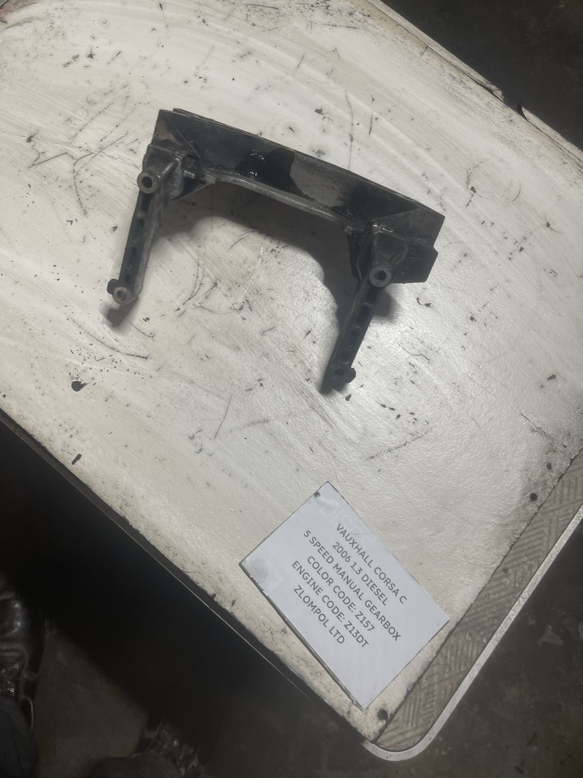 Vauxhall Corsa C 2006 1.3 Diesel (Z13DT) - Engine Mount Support Bracket 55182191