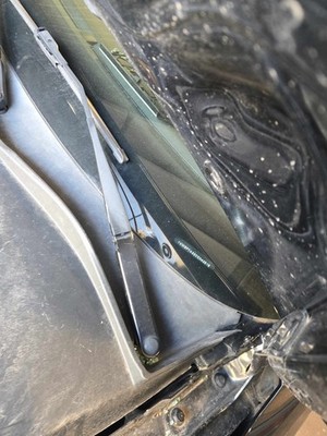Used Left Wiper Arm fits: VW PASSAT 12 13 14 15 16 17 18 19 20 21 22