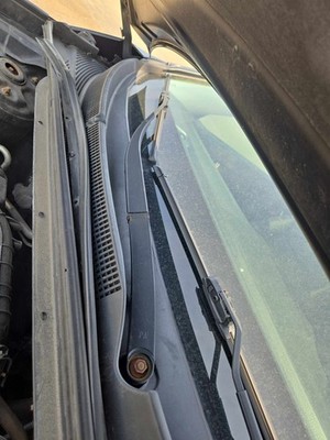 Used Right Wiper Arm fits: KIA SORENTO 11 12 13 14 15
