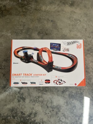 Hot Wheels id Smart Track Starter Kit with 3 Exclusive Cars, Track Pieces