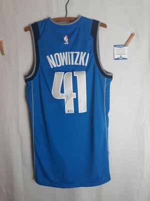 dirk nowitzki jersey signed