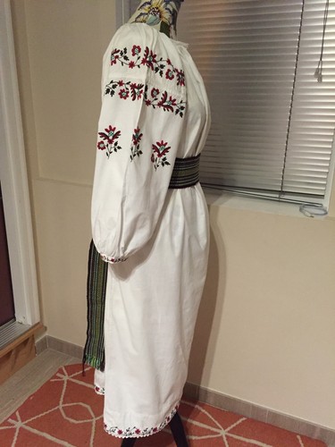 Vintage Ukrainian Sorochka Vyshyvanka Peasant Dress