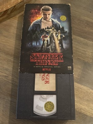 STRANGER THINGS The Complete First Season blu-ray /DVD Box