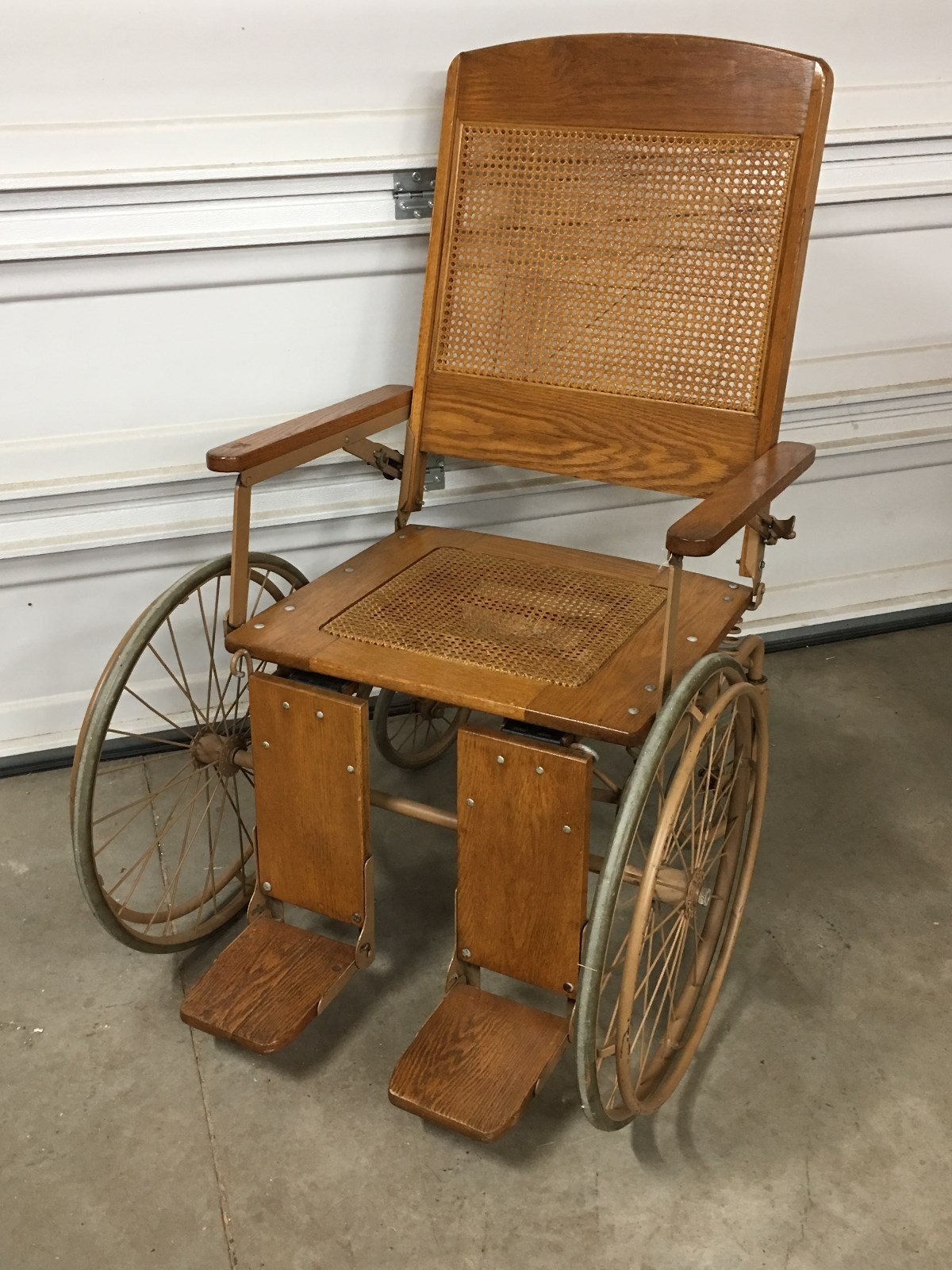ORIGINAL Antique Vintage WOODEN WICKER WHEELCHAIR Arrow 4 wheeled Erie Penn OLD