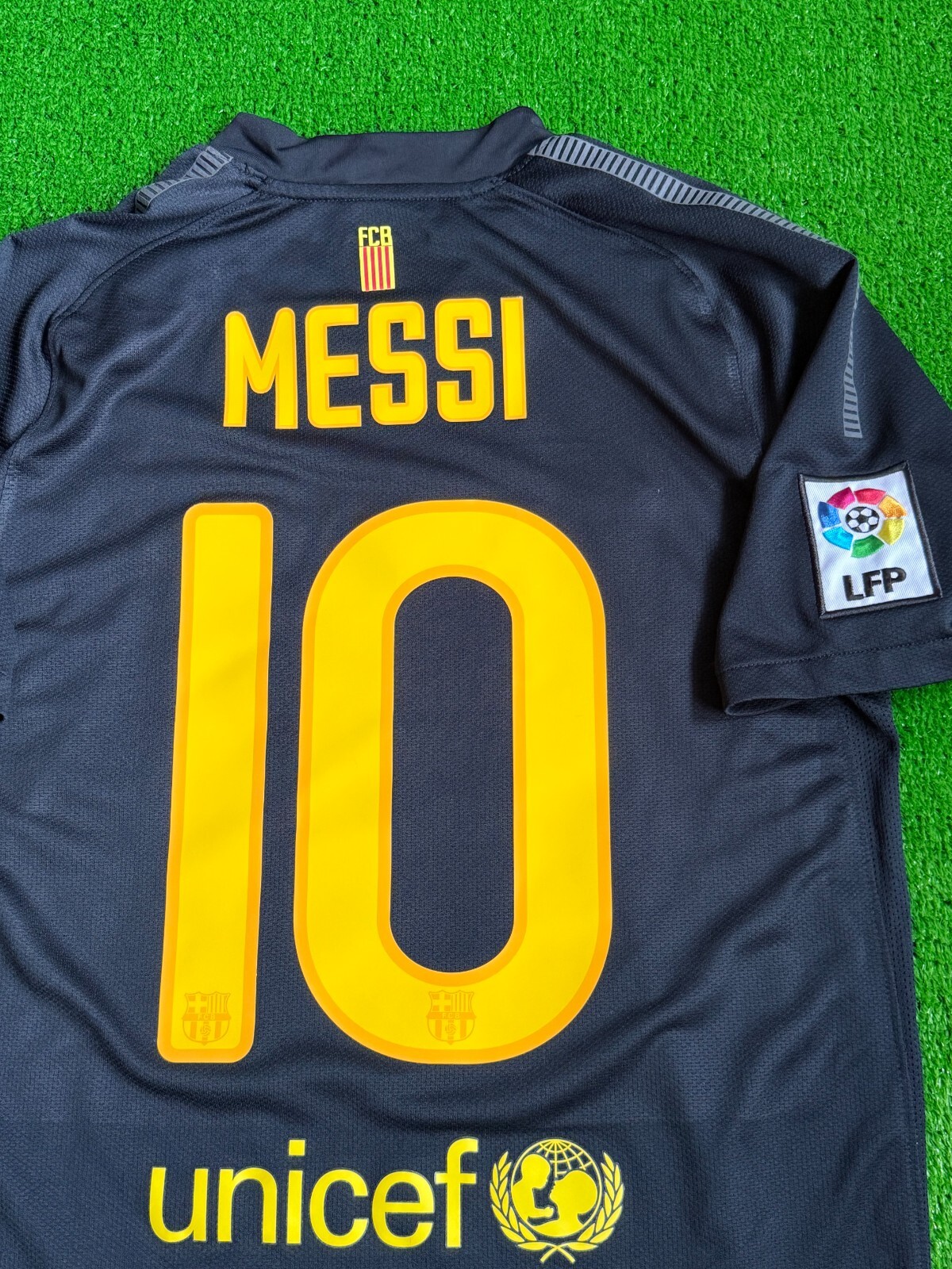 Lionel Leo Messi #10 FC Barcelona Football Shirt Nike S