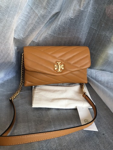 トートバッグ TORY BURCH Kira leather wallet with shoulde strap Tory Burch Kira Diamond Quilted Leather Zip Card Case