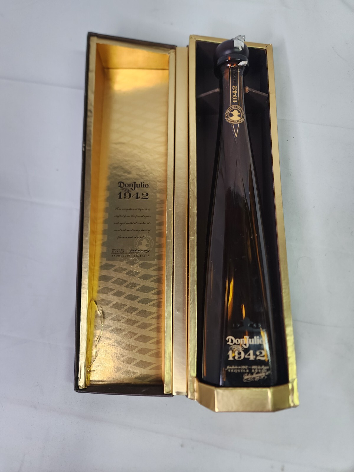 Don Julio 1942 750ml ギフトボックス付き Collectible Don Julio 1942 Tequila Anejo Bottle 750ml with