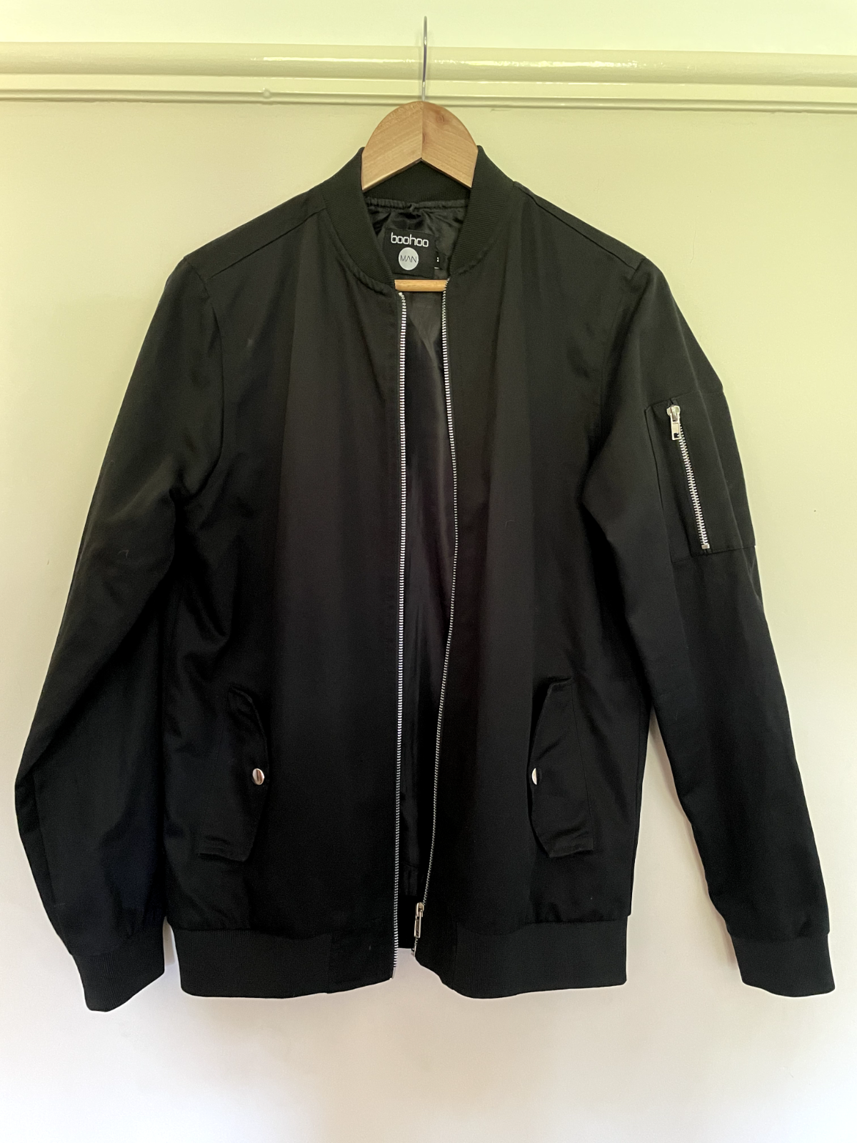 boohooMAN zip-up black bomber jacket with arm zip (Men's boohooMAN zip-up black bomber jacket with arm zip (Men's