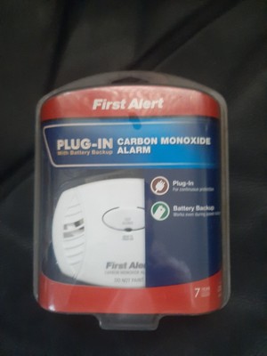 ** First Alert Carbon Monoxide Detector NEW CO-605  Plug-In Alarm Battery Backup