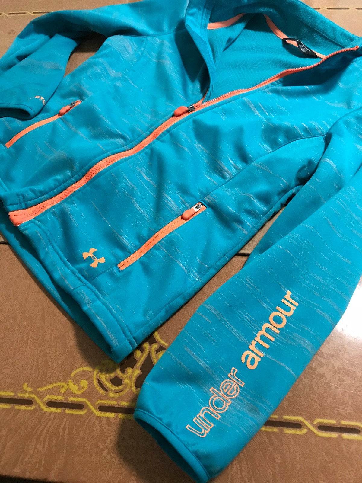 under armour wind stopper Girls youth XL  Blue