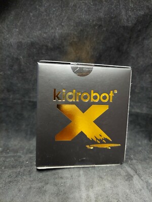 Kidrobot X 10th Anniversary 'Bots Mister Universe 3'' figure NIP 2012