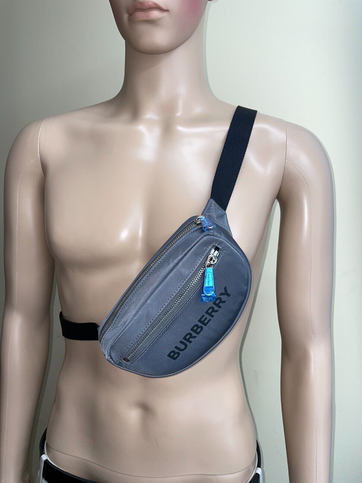 $760 BURBERRY CANNON CHARCOAL GRAY NYLON BLACK LOGO ZIP $760 BURBERRY CANNON CHARCOAL GRAY NYLON BLACK LOGO ZIP
