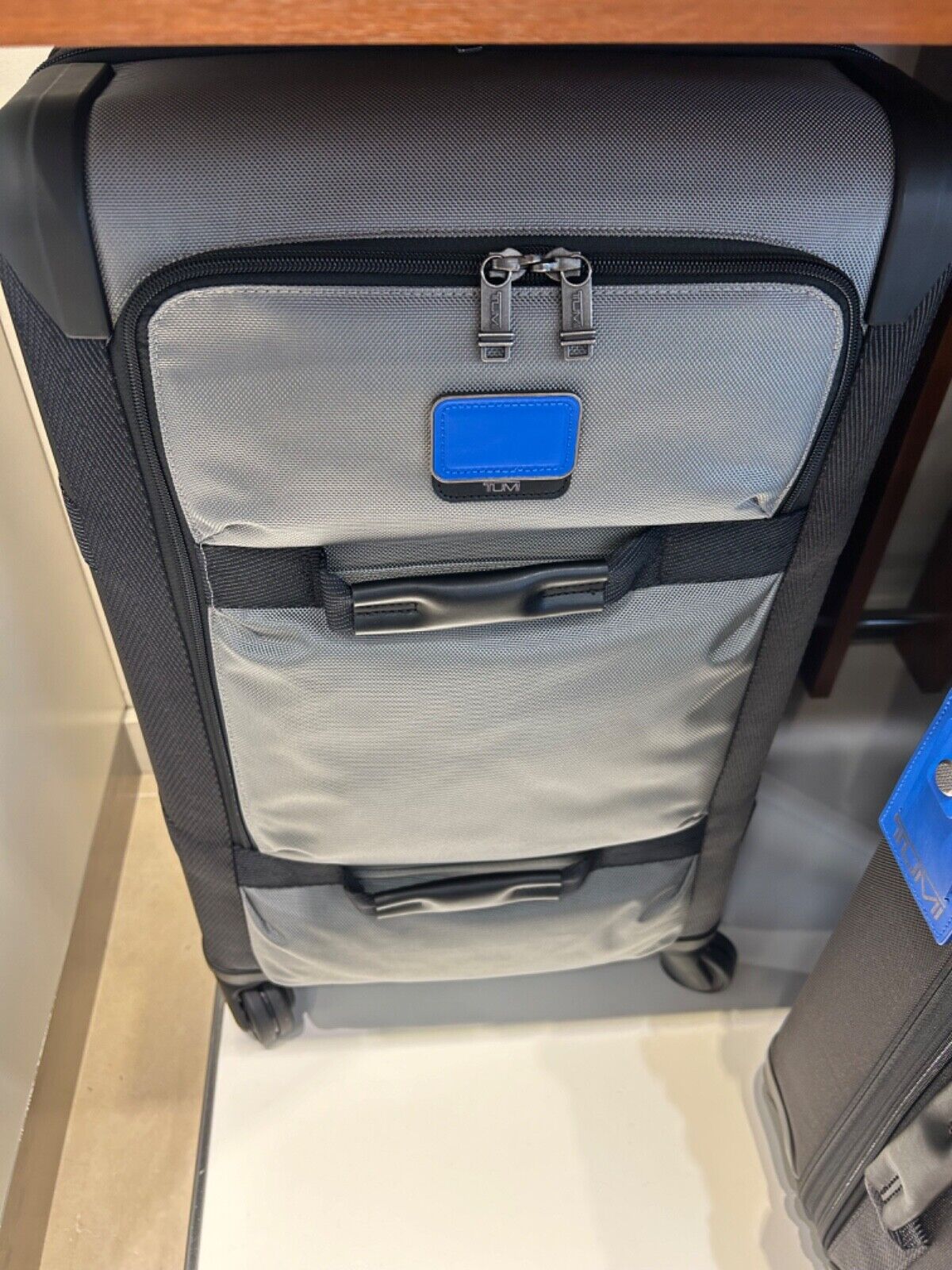NEW Tumi Lyndon SHORT TRIP Expand 4 Wheel Packing Suit Case NEW Tumi Lyndon SHORT TRIP Expand 4 Wheel Packing Suit Case