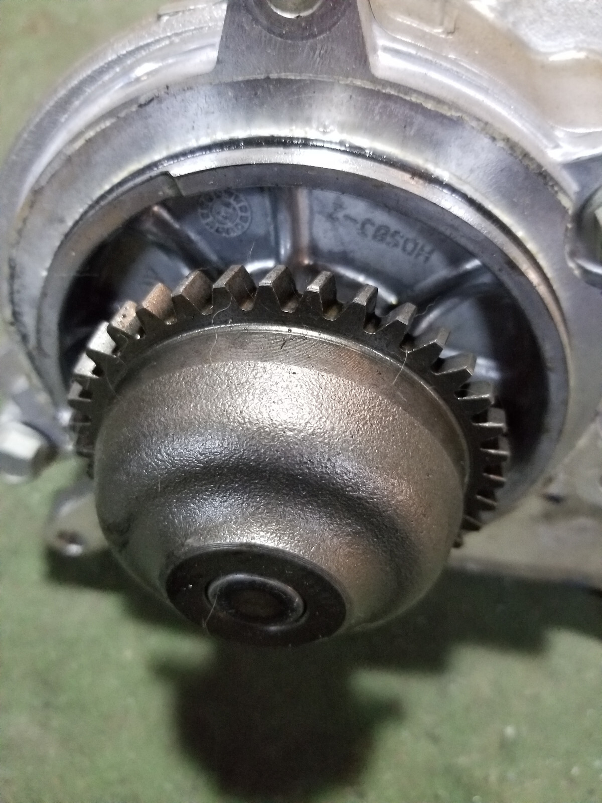 L5P 6.6L DURAMAX GM  12680257  WATER PUMP - Picture 5 of 9