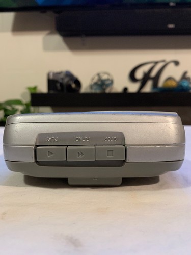 Street Beat Portable Stereo Cassette Player Walkman - Model 820M - Silver