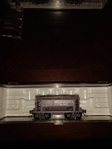 Mt &Atlas N Scale Frieght Cars 1 Caboose & 5 Ore Cars Some Are Weathered