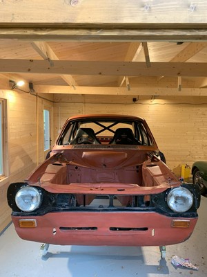 Ford Escort 2DR MK1 - shell, V5 and large collection of parts