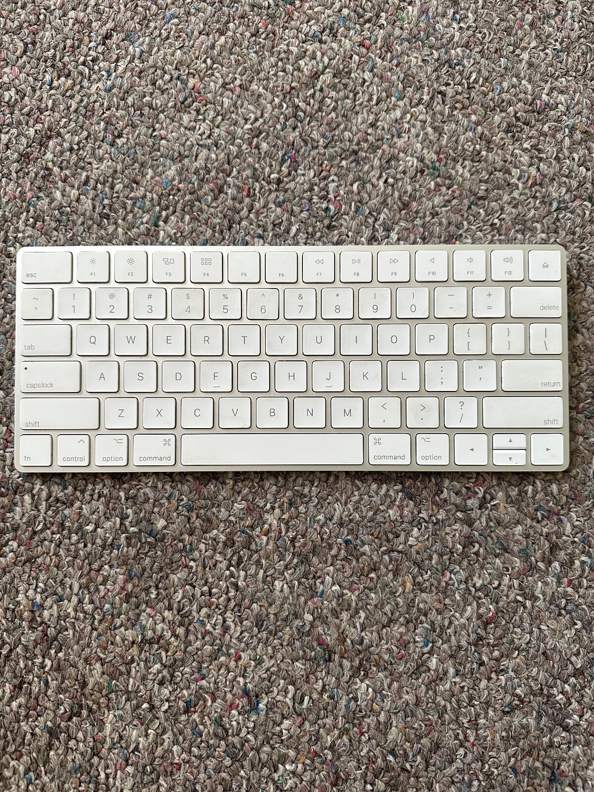 Apple A1644 Magic Keyboard 2 MLA22LL/A Lightning Connector Rechargeable Battery