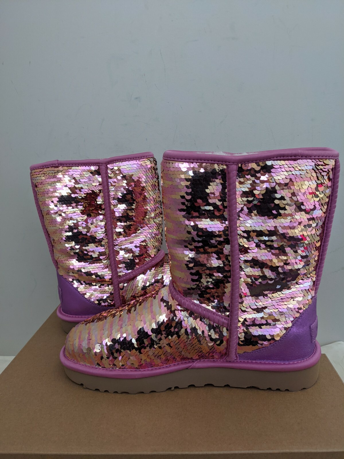 Ugg Australia Womens Classic  Short  Sequin Boot  Size 8 NIB