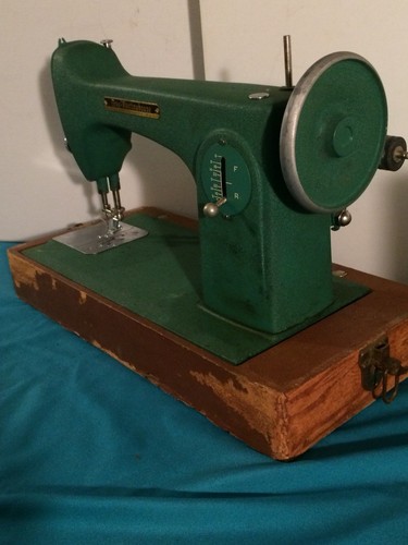 Vintage or Antique Free Westinghouse Travel Sewing Machine 1172063-A Rockford IL